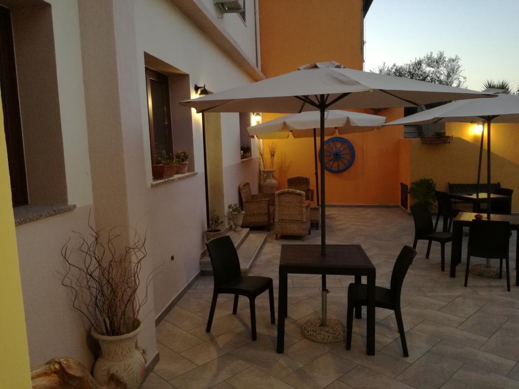 Da Sarah Hotel Muravera Bagian luar foto
